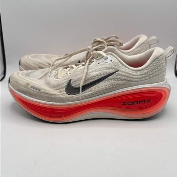 Nike VOMERO PLUS Men’s 12 Cream and Red ZoomX Athletic Shoes S18